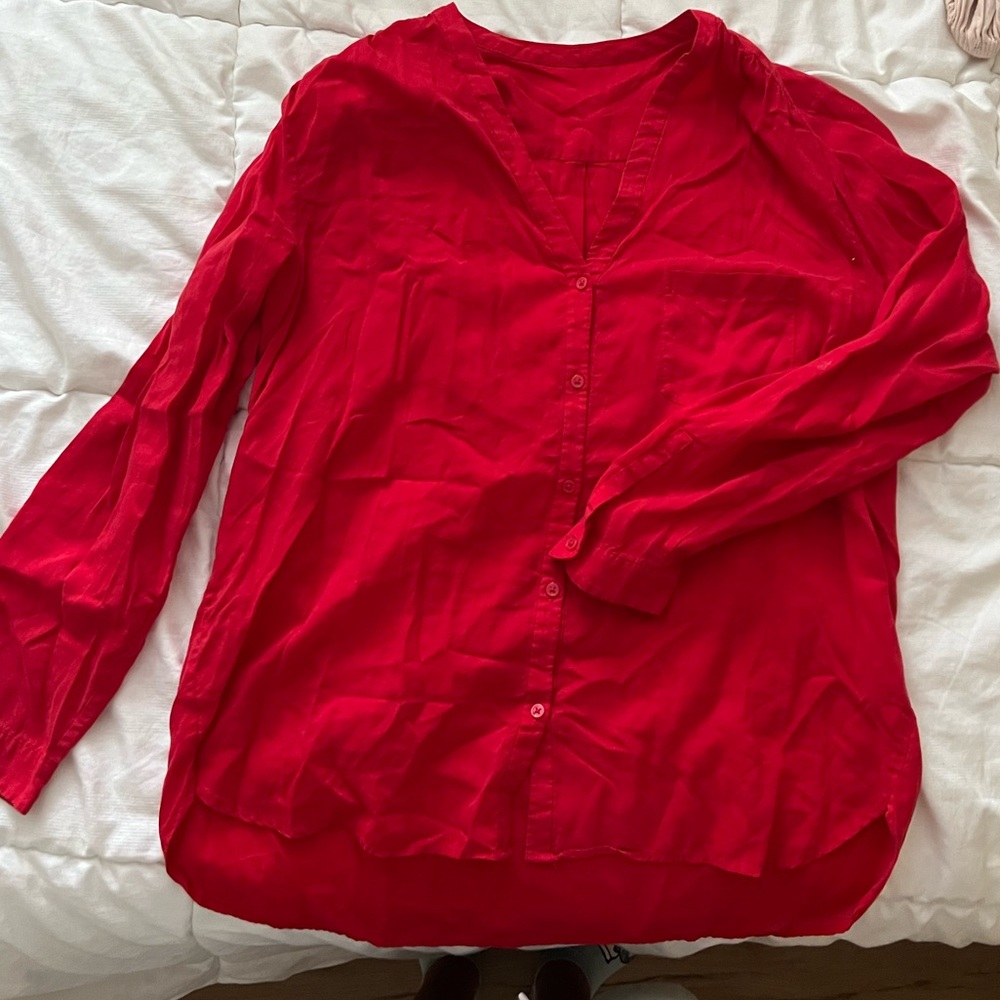 Size M Casual Red Button-Up Top